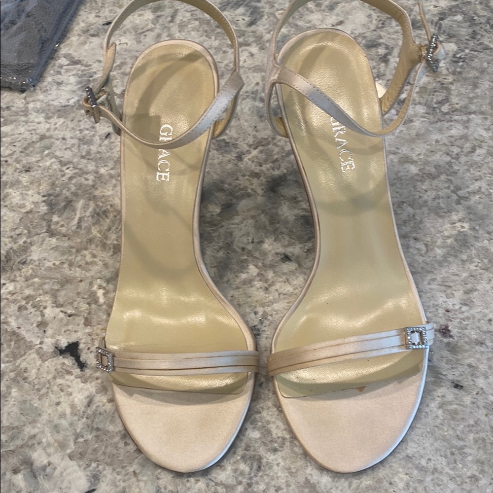 Grace Women's Cream Sandals